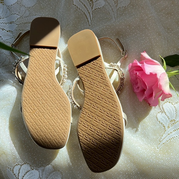 Badgley Mischka Natalee Flat Sandal - Picture 4 of 6